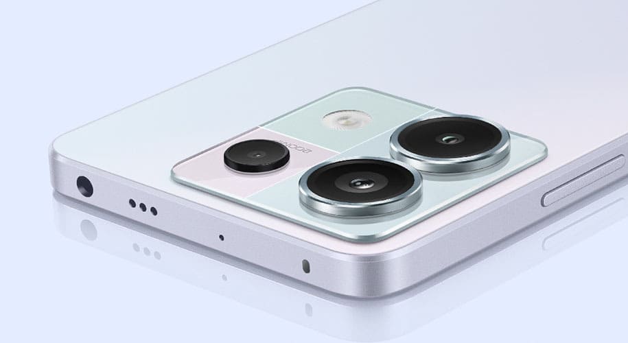 O Redmi Note 13 Pro Plus 5G impressiona à primeira vista com seu design sofisticado. O acabamento em vidro e as bordas curvas proporcionam um toque premium ao dispositivo, enquanto a certificação IP68 confere resistência a poeira e imersão em água. Este é o primeiro modelo da linha a oferecer tal proteção, destacando-se em durabilidade e robustez.