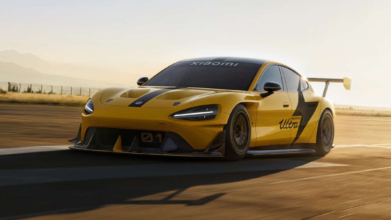 xiaomi su7 ultra amarelo em pista