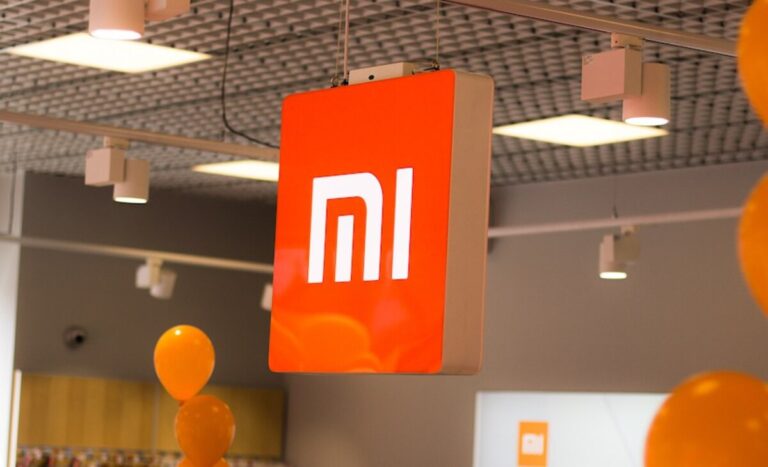 Xiaomi: De startup desconhecida a gigante que desafia Apple e Samsung no celular, e agora a Tesla nos carros. Descubra a história do império tech que revolucionou o mercado.