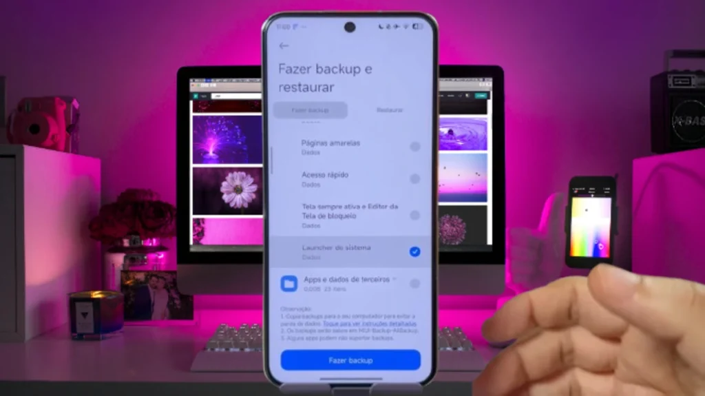 smartphone xiaomi com leta de configurações mostrando a opção de como fazer backup da HyperOS launcher