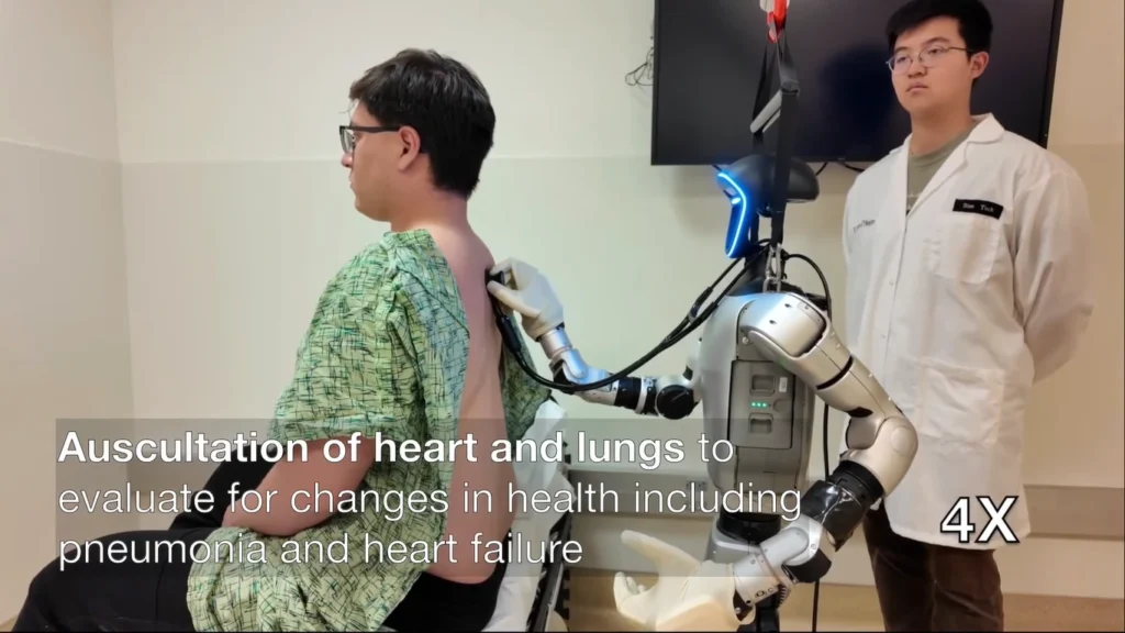 Robô médico humanoide realizando ausculta cardíaca e pulmonar em paciente sentado, com um observador médico ao lado.