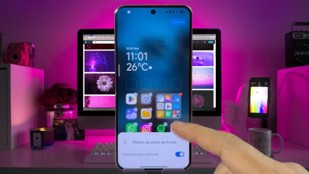 smartphone xiaomi mostrando a tela de novas opções de personalização da HyperOS Launcher 2