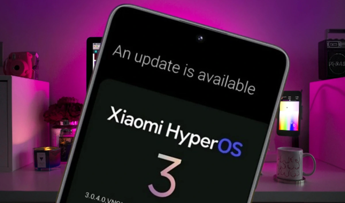 Smartphone mostrando uma notificação de atualização disponível para Xiaomi HyperOS 3.
