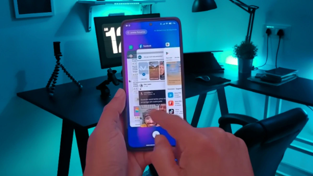 Xiaomi HyperOS 3: O Fim da Espera? Menu de Apps Recentes no Estilo iOS Chega Finalmente! 1 Menu de apps recentes do Xiaomi HyperOS 3 no estilo iOS sendo exibido em um smartphone, com várias janelas de aplicativos abertas.