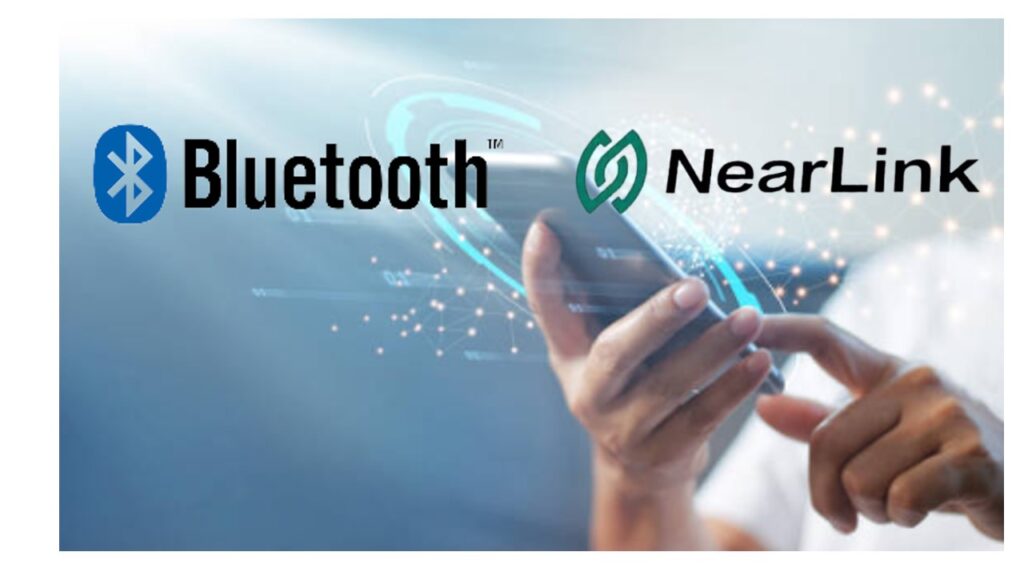 Uma pessoa segurando um smartphone xiaomi em um ambiente digital futurista. O logotipo do Bluetooth está à esquerda e o logotipo do NearLink à direita, simbolizando a transição entre as duas tecnologias de conexão sem fio.