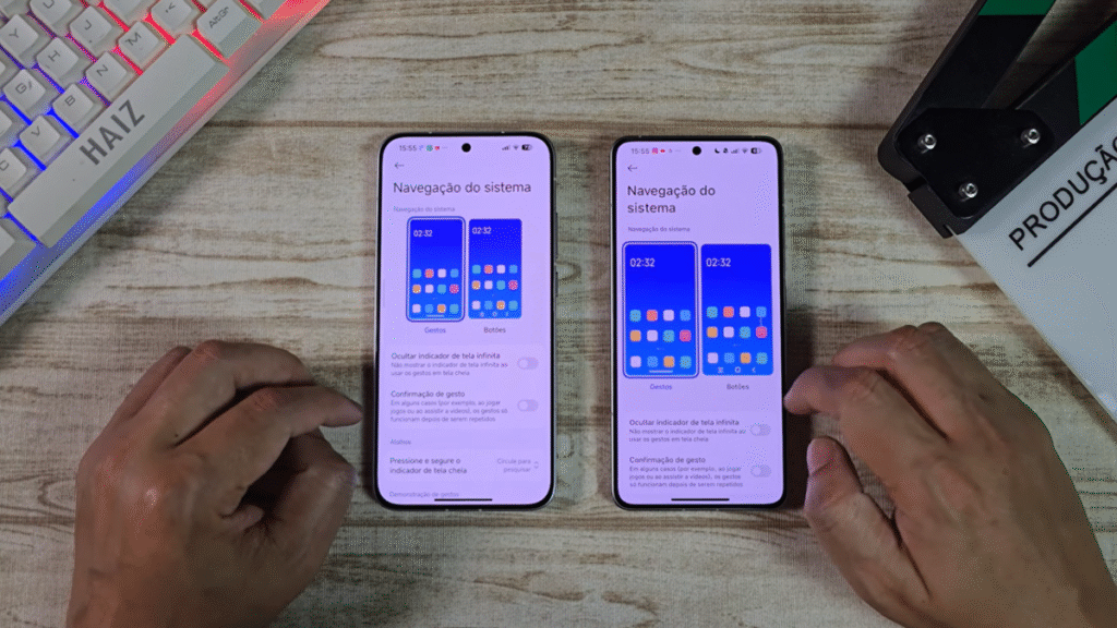 Comparação das opções de navegação por gestos e botões no HyperOS Launcher e Poco Launcher, em dois smartphones, mostrando as telas de configuração lado a lado.